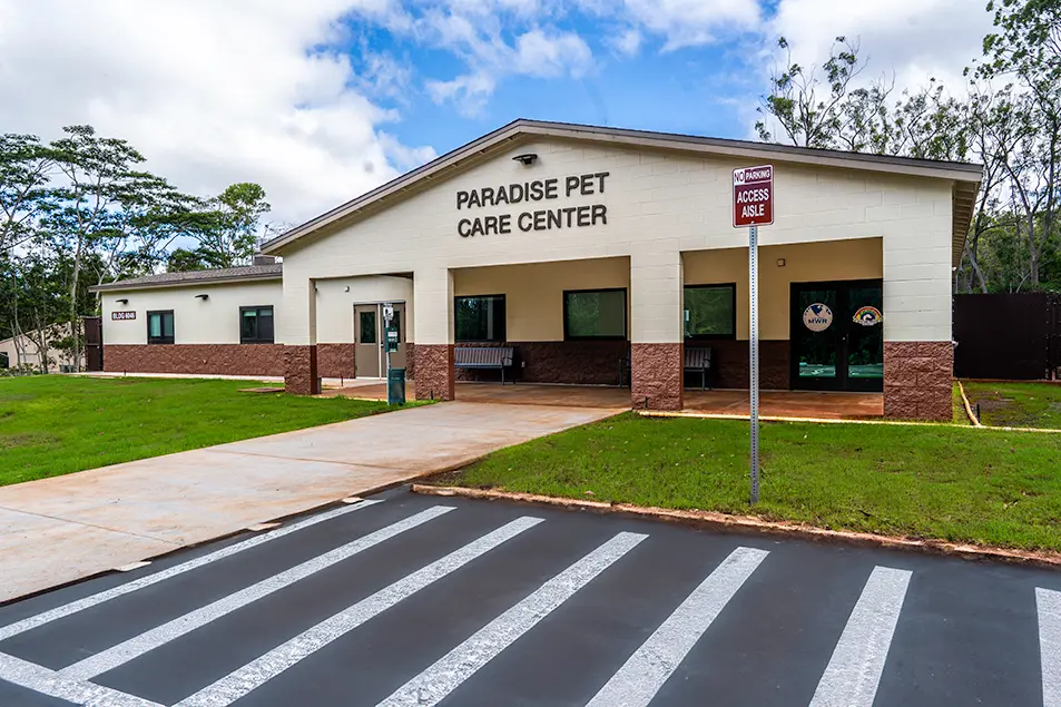 07067 Schofield Barracks Pet Care Outside HCP Web Sized